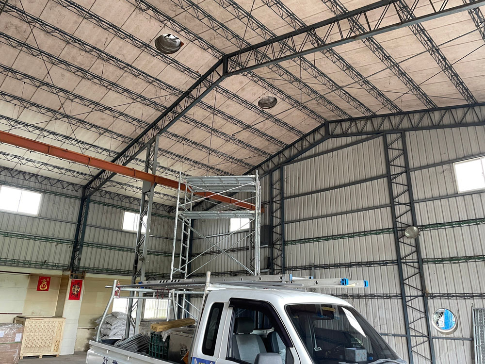 高空作業更換天井燈04
